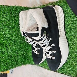 Sorel Women's Black and Cream Fur-Lined Sneakers